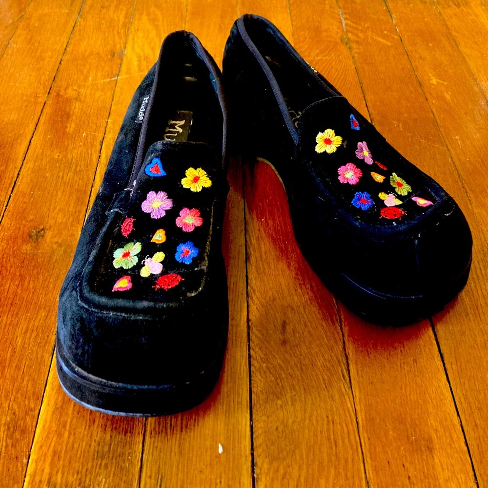 Mudd embroidered Mary Janes💗